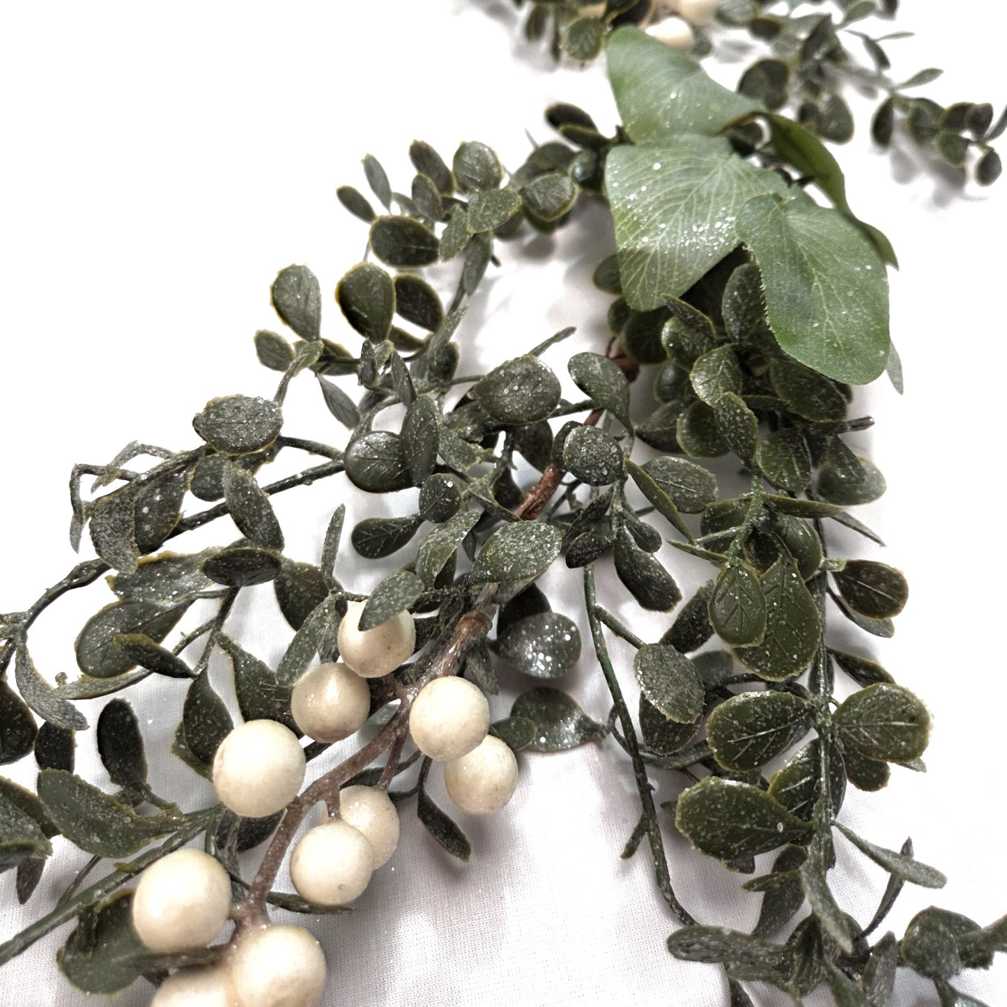 Frosted Boxwood & White Berries 150cm Garland